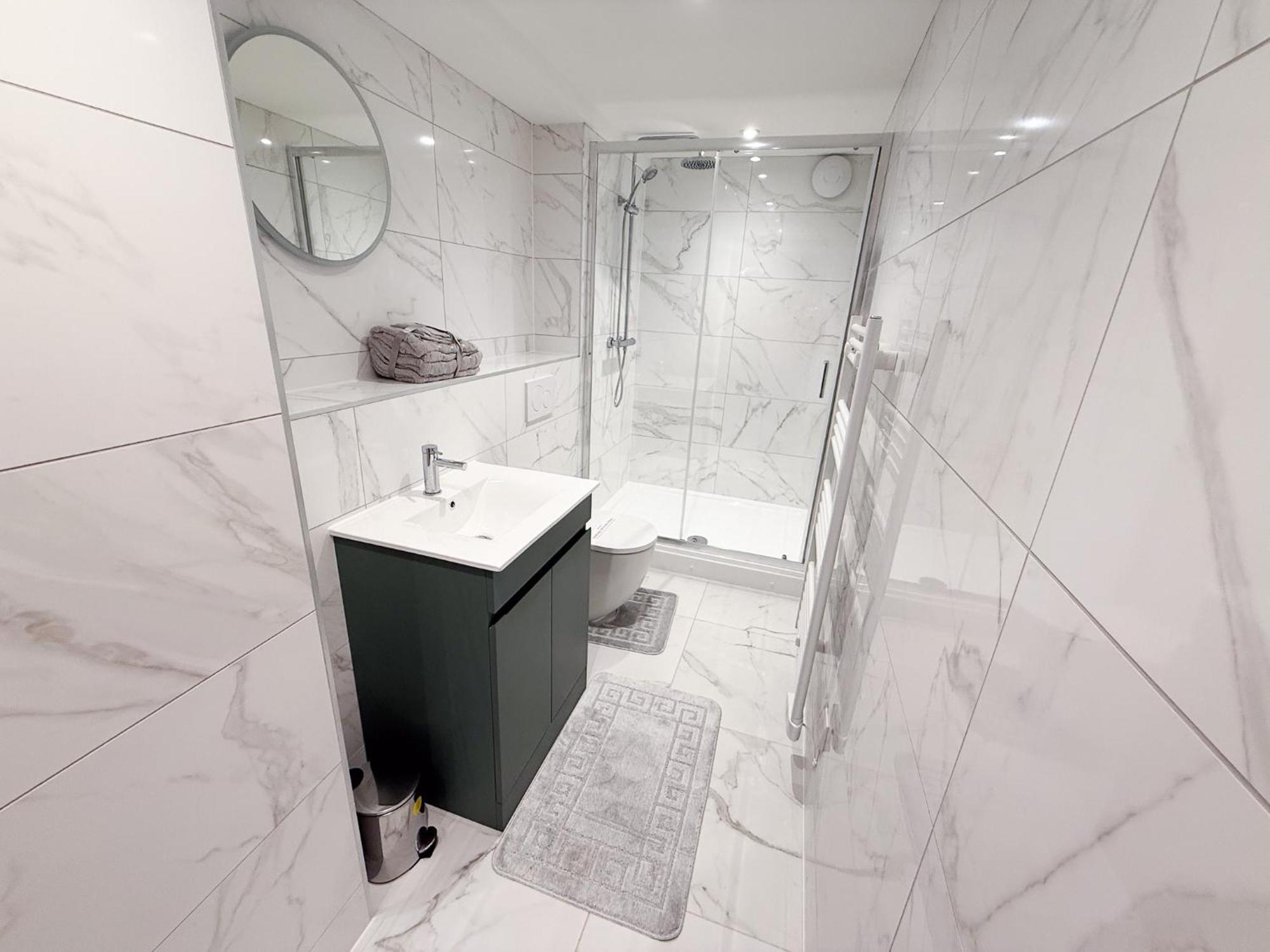 Spacious Modern 1 Bed Apartments In St Neots - Perfect For Contractors & Professionals - Free Parking - Wifi - Fully Equipped Kitchen - Smart Tv Ideal For Work Stays And Long Projects Esterno foto