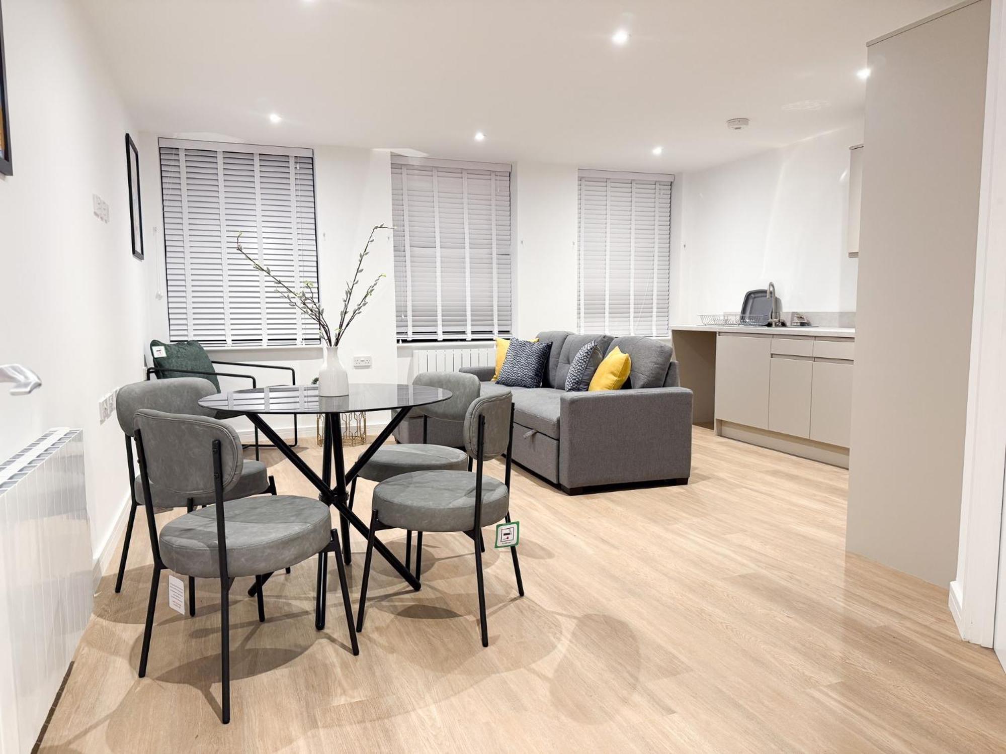 Spacious Modern 1 Bed Apartments In St Neots - Perfect For Contractors & Professionals - Free Parking - Wifi - Fully Equipped Kitchen - Smart Tv Ideal For Work Stays And Long Projects Esterno foto