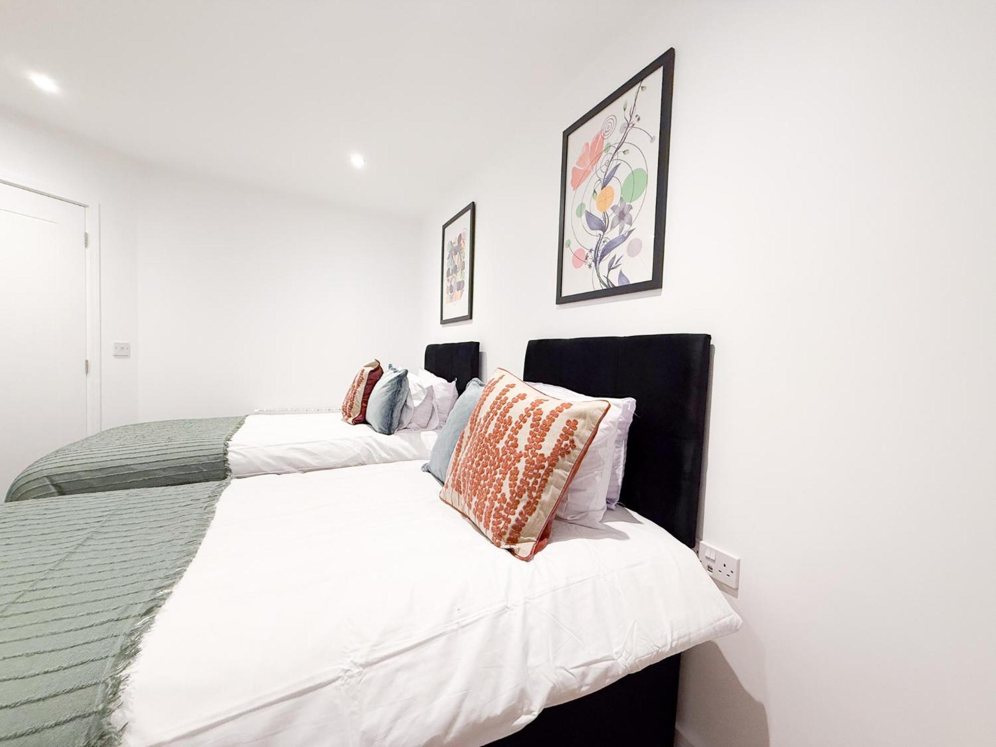Spacious Modern 1 Bed Apartments In St Neots - Perfect For Contractors & Professionals - Free Parking - Wifi - Fully Equipped Kitchen - Smart Tv Ideal For Work Stays And Long Projects Esterno foto