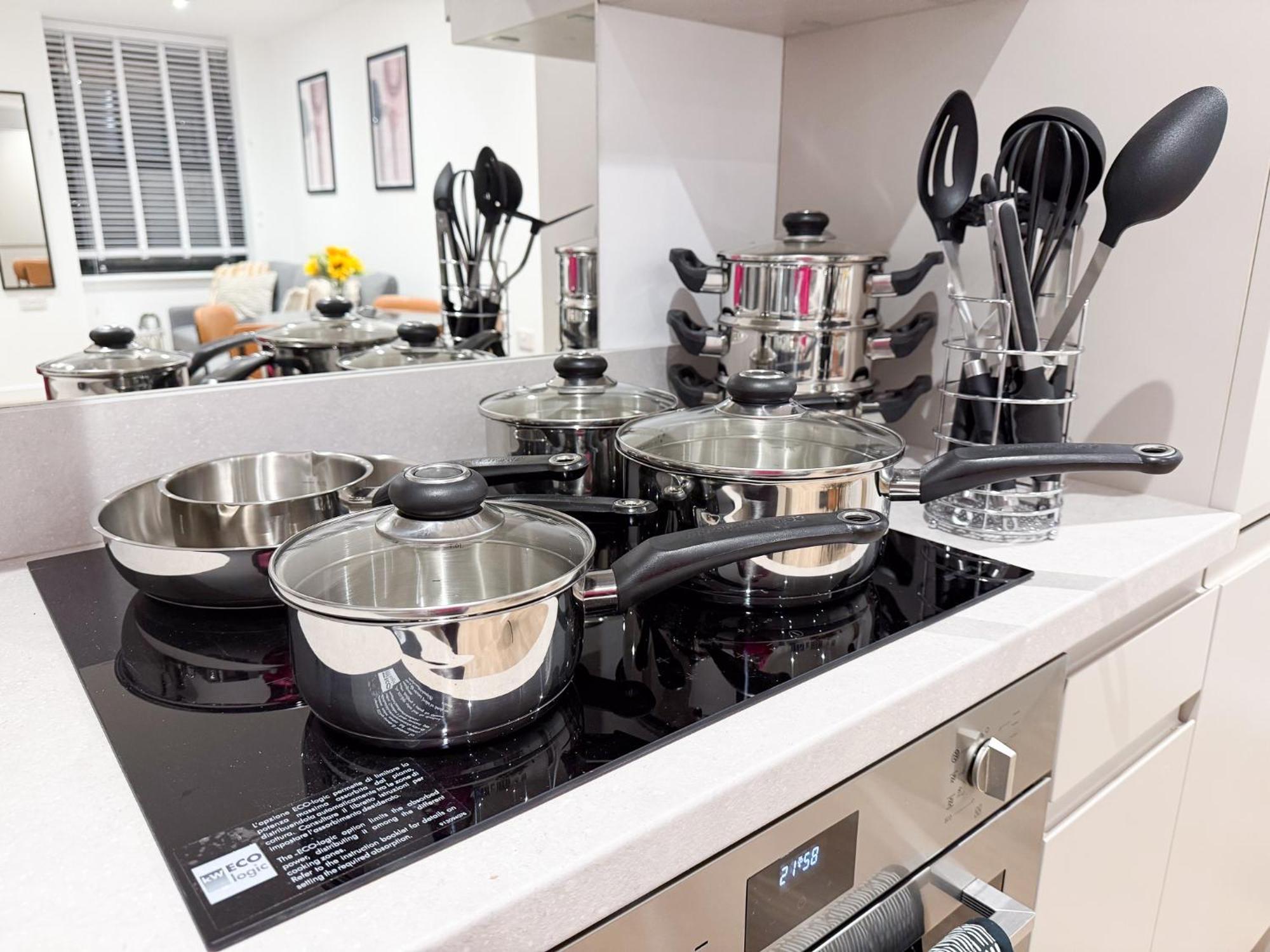 Spacious Modern 1 Bed Apartments In St Neots - Perfect For Contractors & Professionals - Free Parking - Wifi - Fully Equipped Kitchen - Smart Tv Ideal For Work Stays And Long Projects Esterno foto