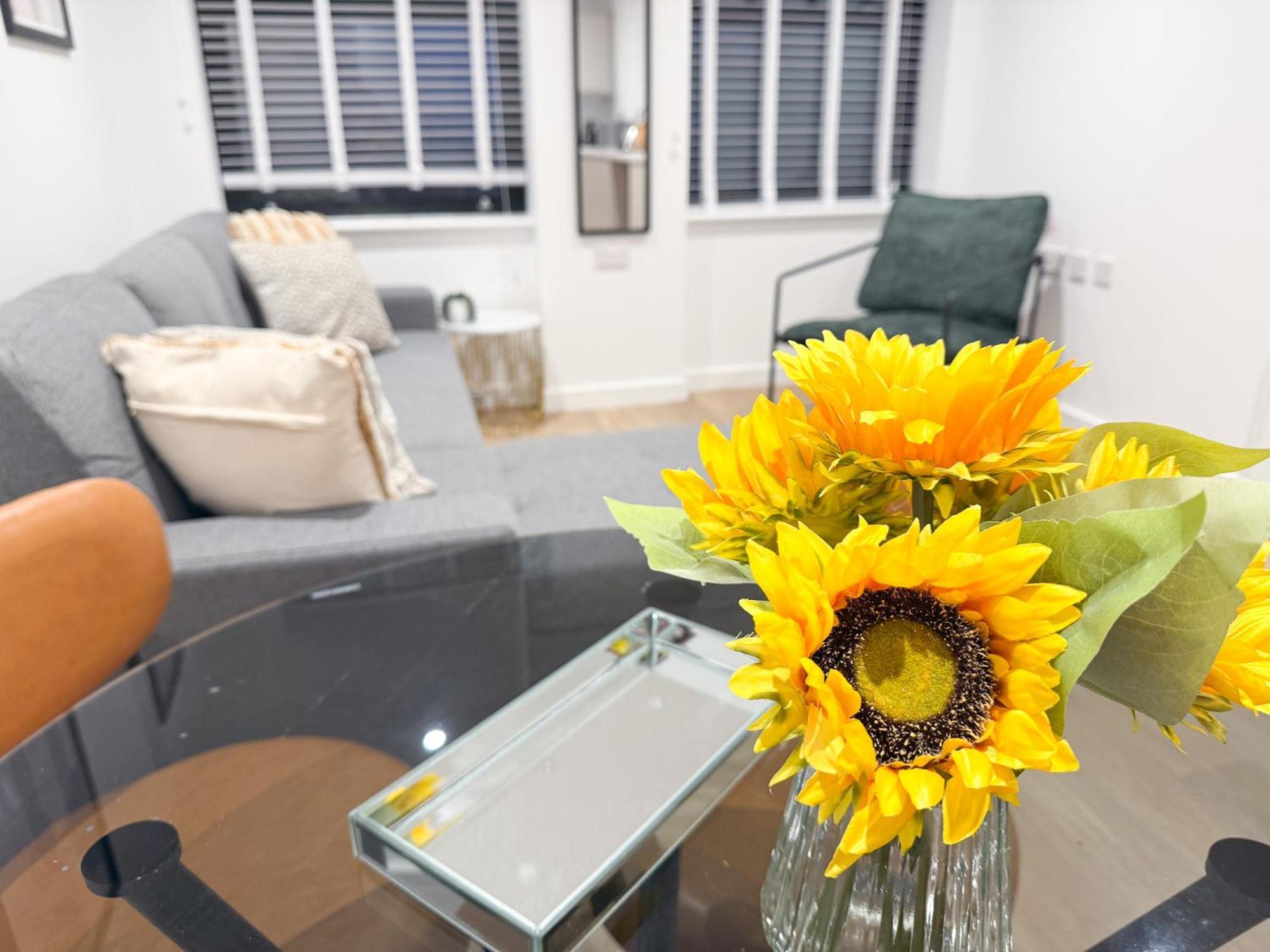 Spacious Modern 1 Bed Apartments In St Neots - Perfect For Contractors & Professionals - Free Parking - Wifi - Fully Equipped Kitchen - Smart Tv Ideal For Work Stays And Long Projects Esterno foto